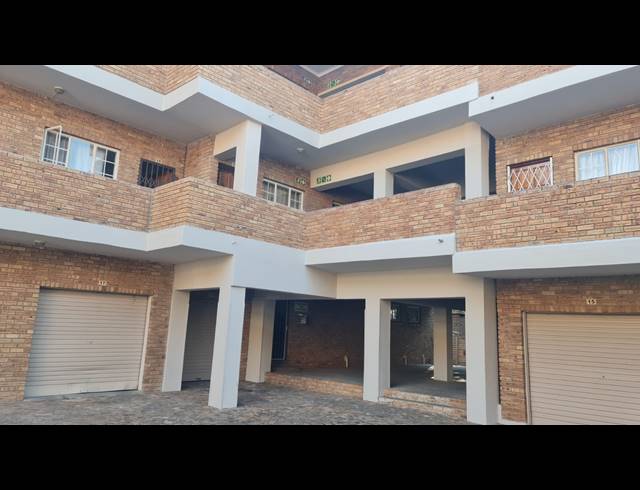 3 BEDROOM APARTMENT FOR SALE IN RUSTENBURG CENTRAL